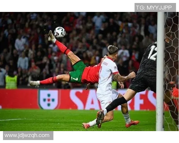 足球镣铐的束缚与解放：探讨运动员在竞技与自由之间的挣扎与追寻