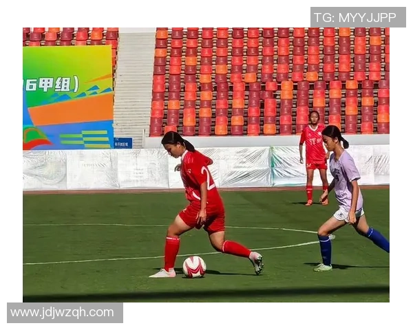 踢足球的乐趣与技巧探讨以及对青少年成长的积极影响